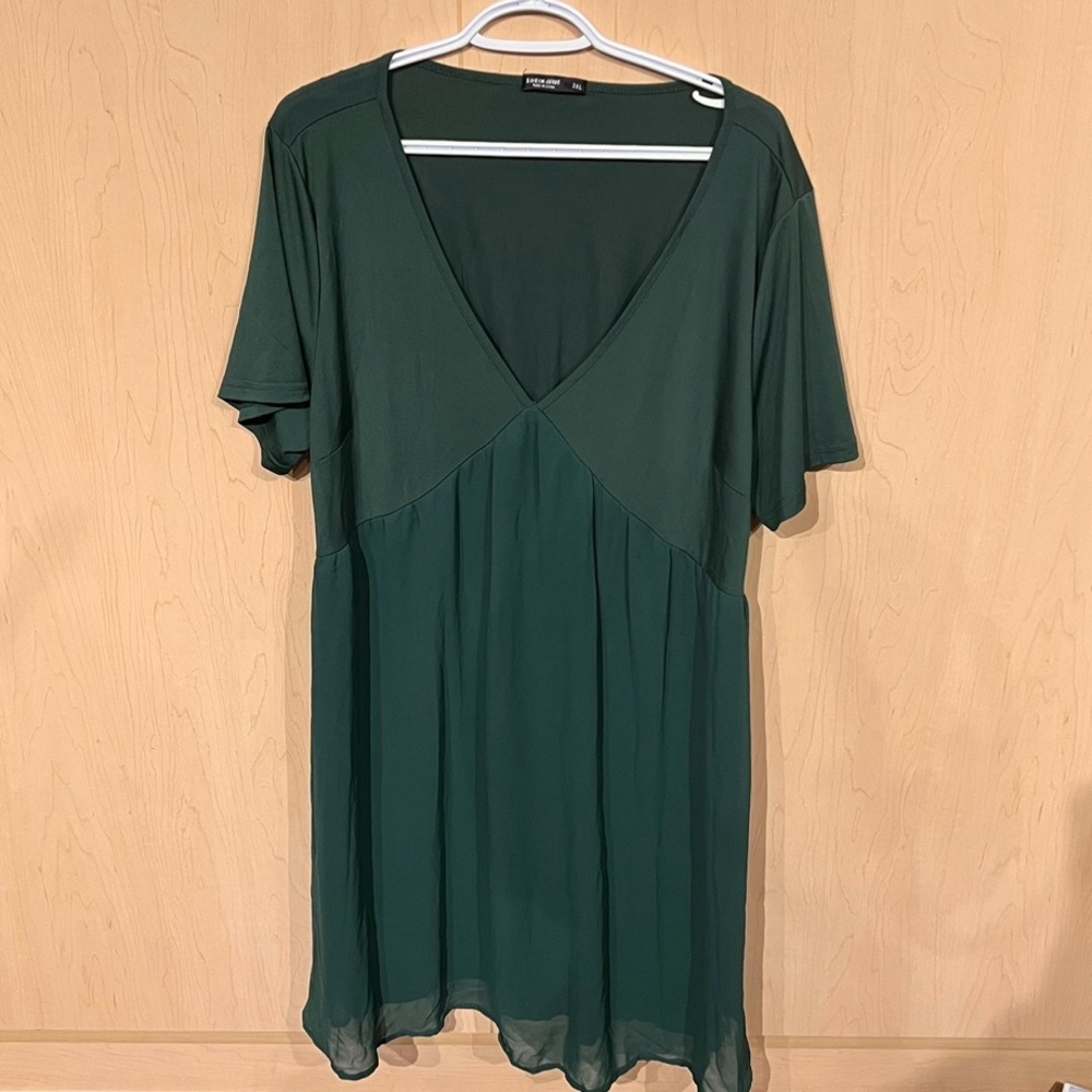 (✨ Add-on Discount) Elegant Green V-Neck Dress